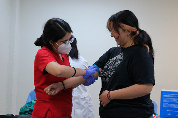 Comunidad estudiantil de la FCFM se une a la campaña de donación de sangre