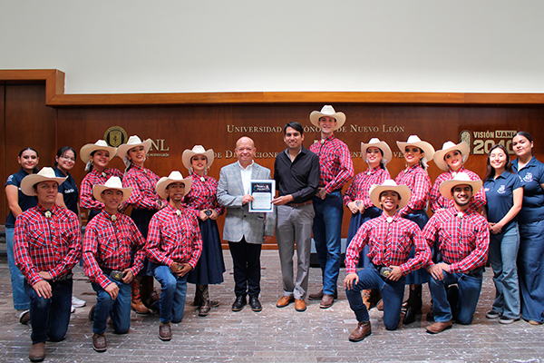 El Ballet Folklórico de la FCFM celebra la tradición del norte en la Muestra de Danza UANL