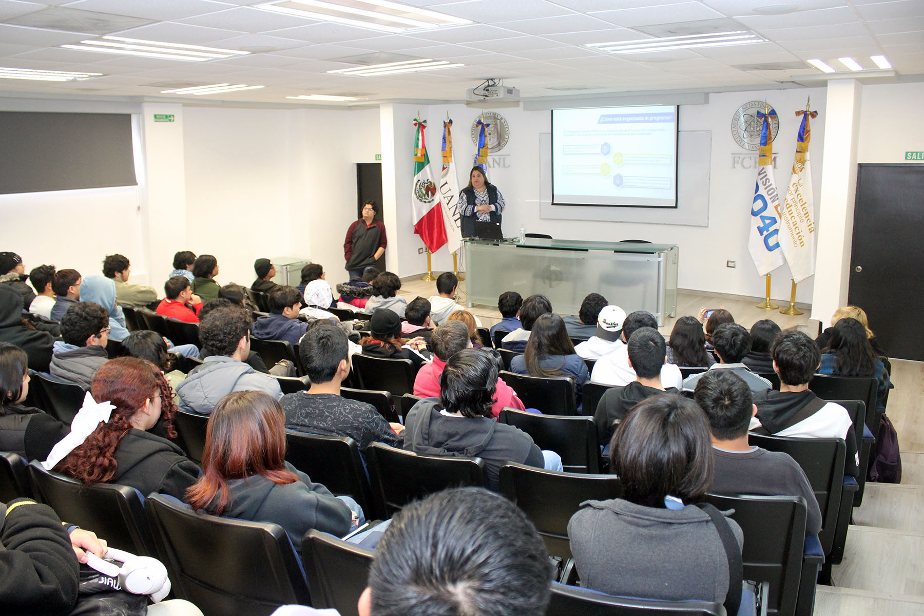 CAADI ofrece charla informativa a alumnos de nuevo ingreso en la Facultad