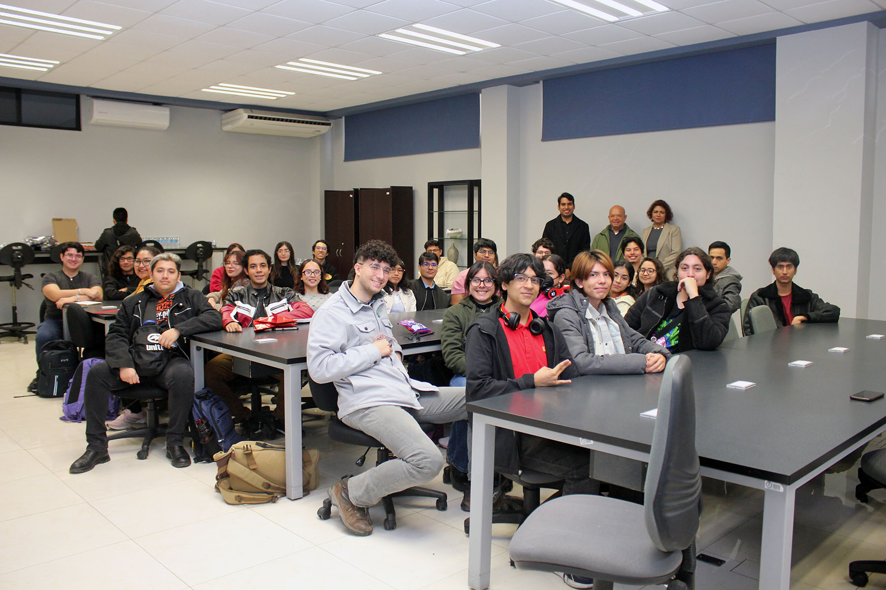 Autoridades de la FCFM sostienen reunión con grupos estudiantiles al inicio del semestre