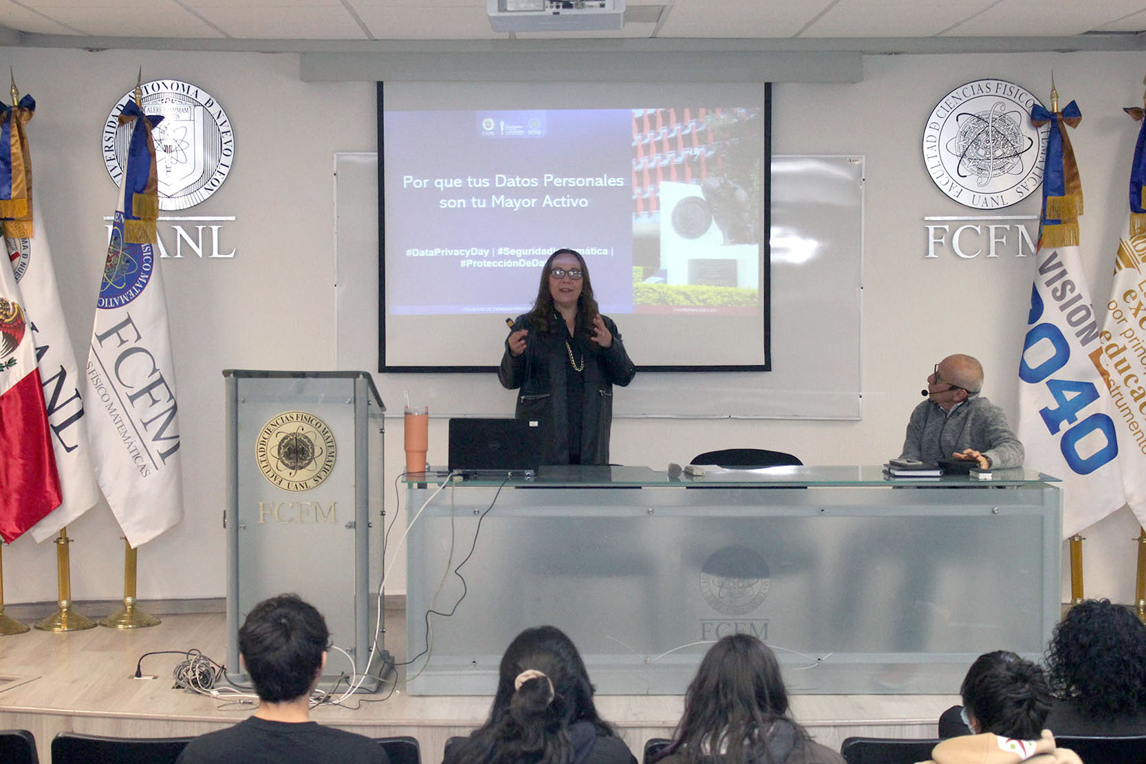 Se imparte conferencia sobre protección de datos personales en la Facultad