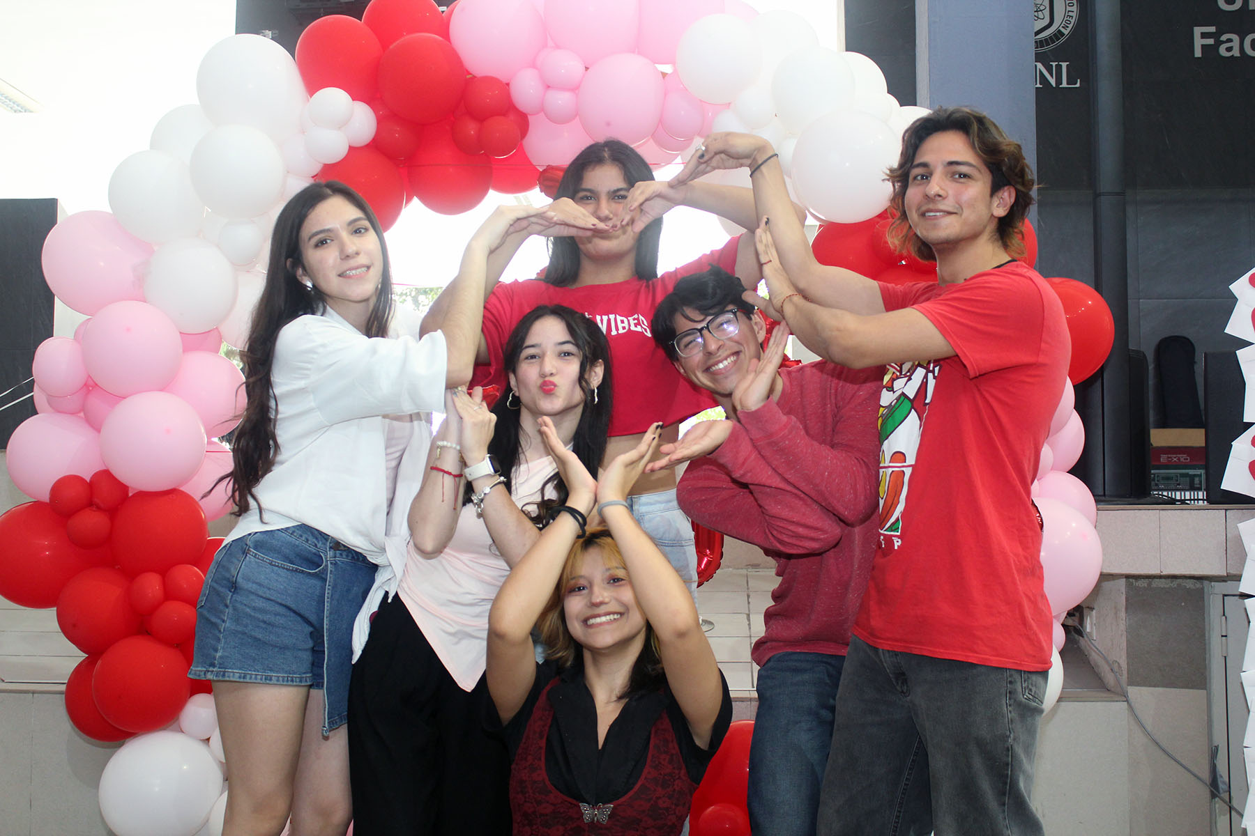 La comunidad celebra el Día de San Valentín en la Facultad