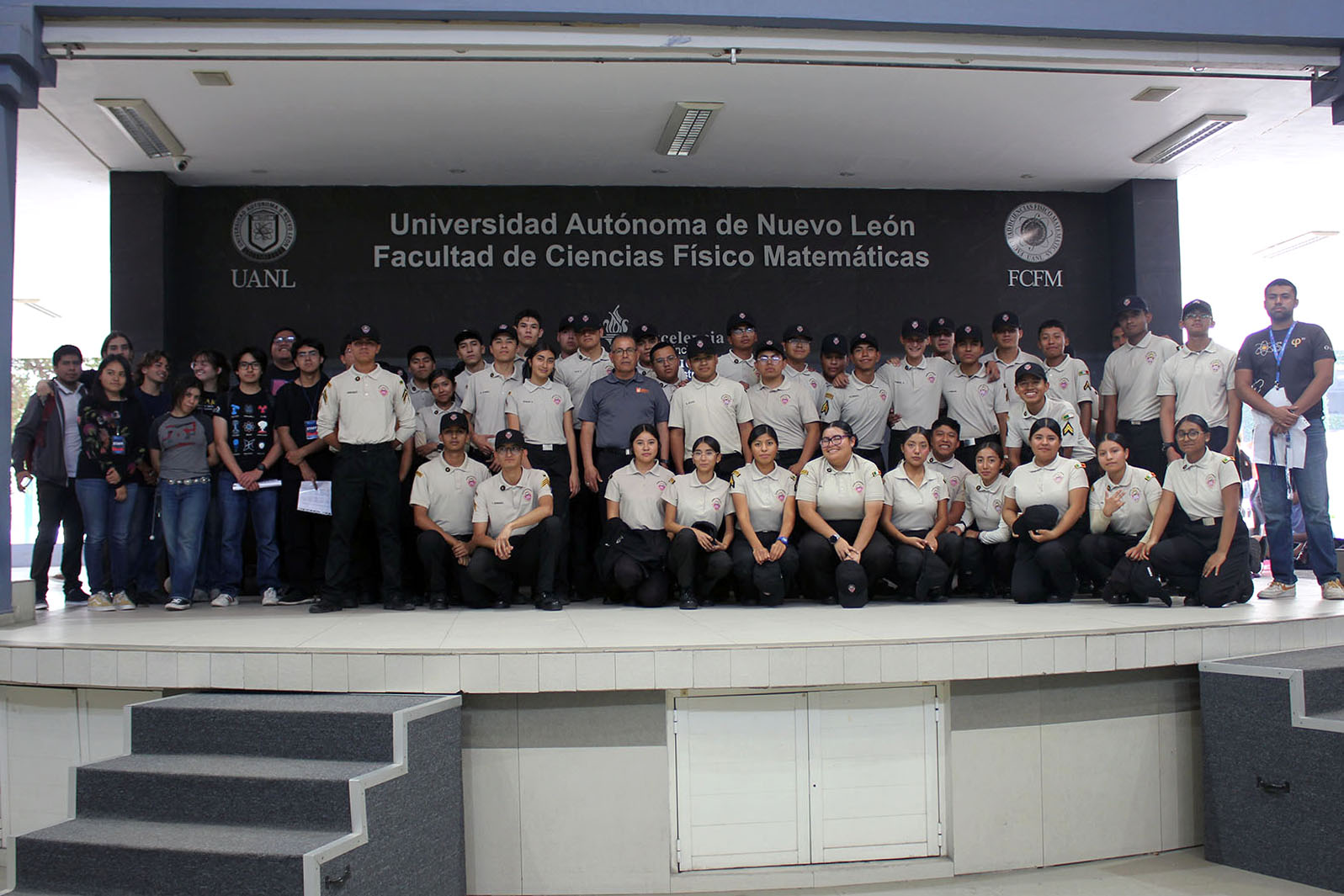 Estudiantes del Colegio Militarizado Mariano Escobedo visitan la Facultad de Ciencias Físico Matemáticas