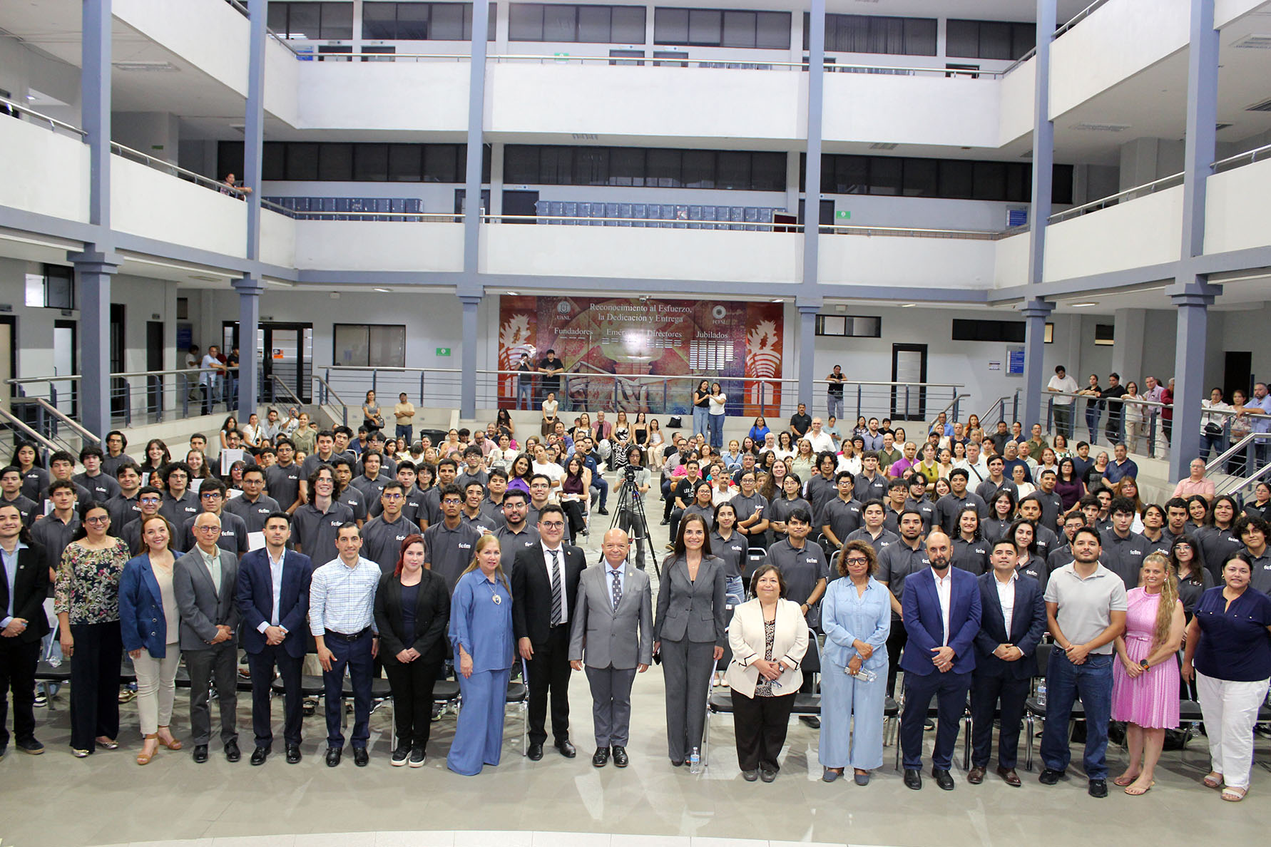 La Facultad reconoce a sus estudiantes distinguidos por su excelencia académica