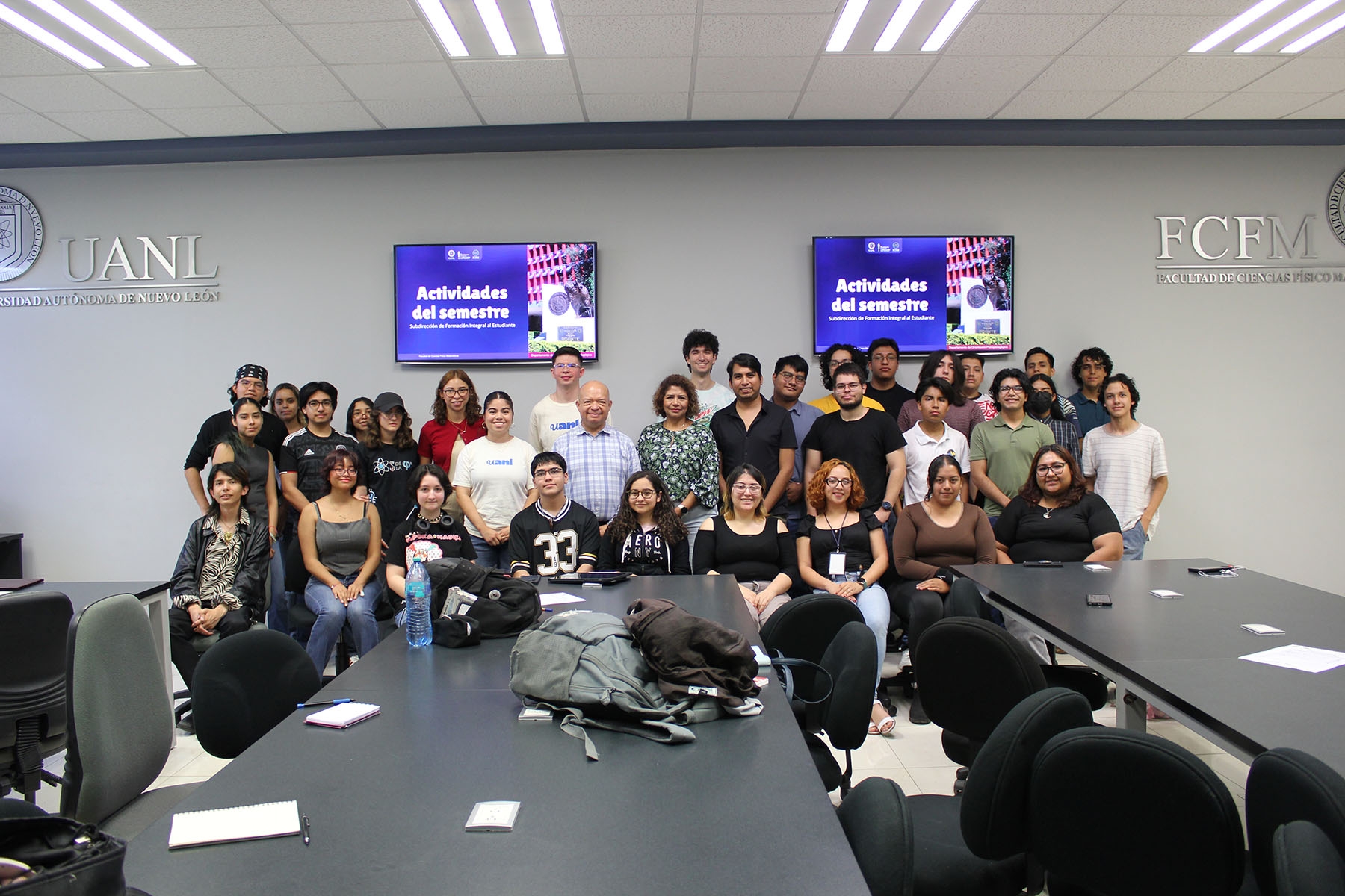 Grupos estudiantiles participan en reunión