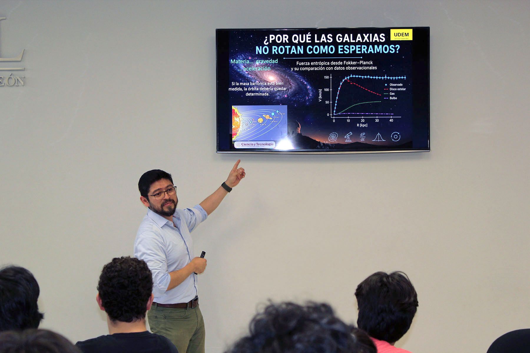 Seminario aborda la rotación de las galaxias desde Fokker–Planck