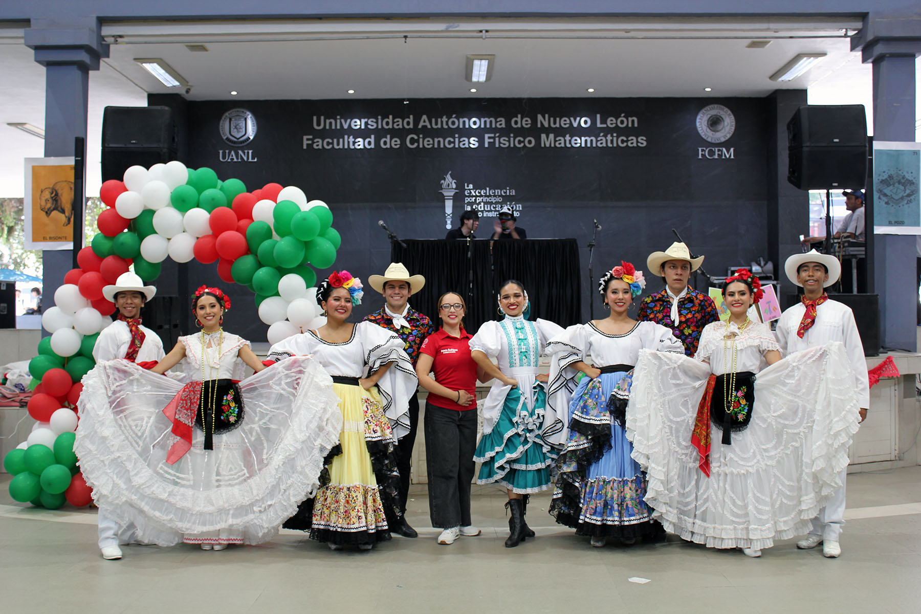 FCFM celebra las fiestas patrias con tradicional Fiesta Mexicana